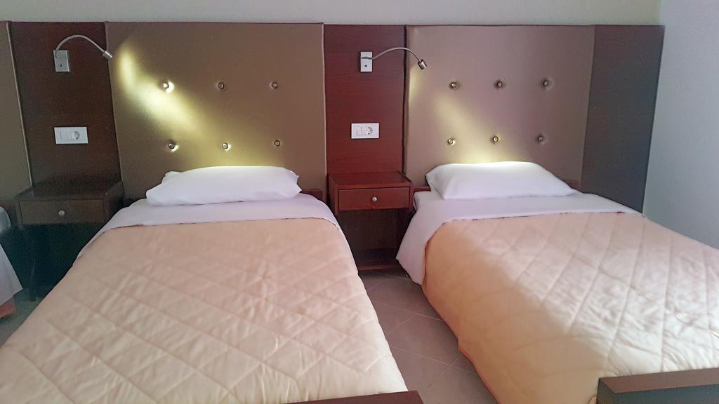 איגומניטסה Paradosi Apartments מראה חיצוני תמונה
